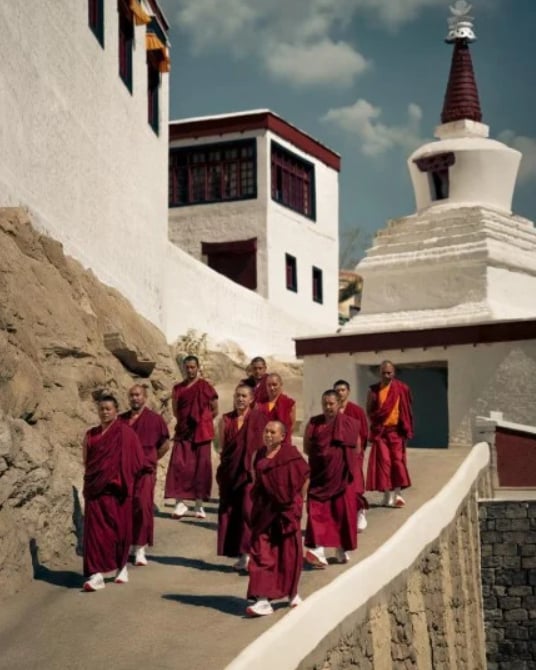 40 nhà sư Ladakh mang giày chạy bộ trong quảng cáo PUMA