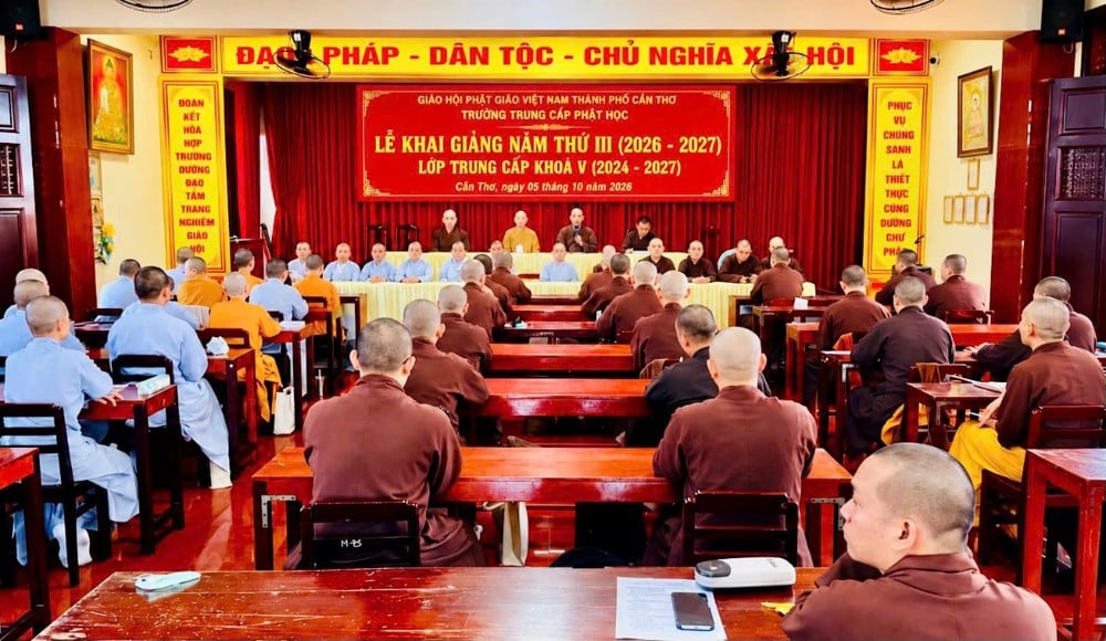 53 Tăng Ni sinh Cần Thơ bước vào năm học cuối