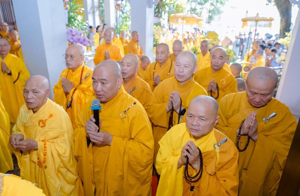 Chùa Linh Ứng - Non Nước có tân trụ trì