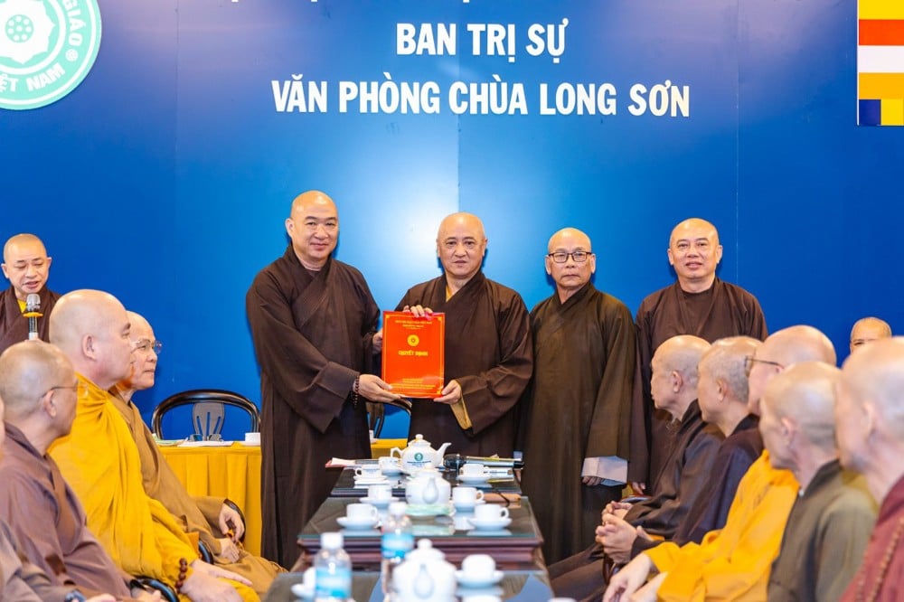 Hòa thượng Thích Huệ Thông được giới thiệu làm Trưởng ban Trị sự Phật giáo Khánh Hòa