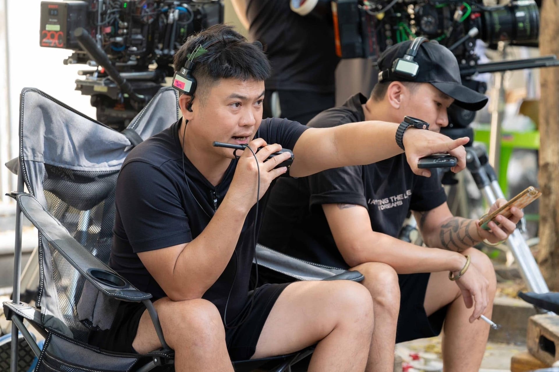 Từ đứa trẻ sống ở chùa đến đạo diễn trăm tỷ 1