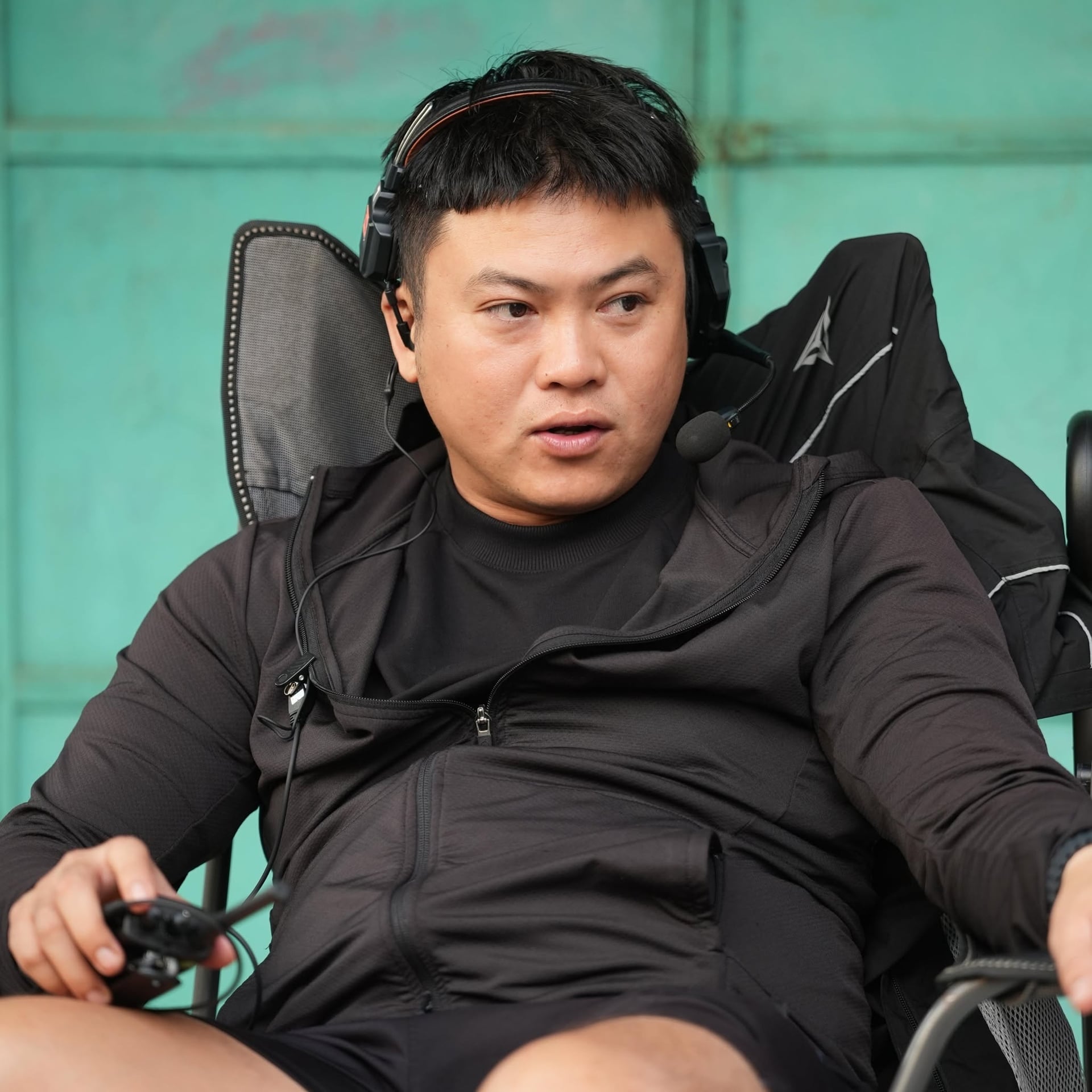 Từ đứa trẻ sống ở chùa đến đạo diễn trăm tỷ 3