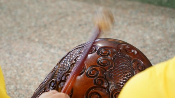 Tụng kinh, niệm Phật ở nhà có cần đánh pháp khí không?