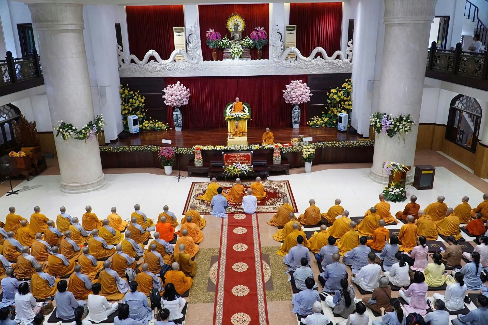 Sinh viên Phật học từ xa vấn đạo Trưởng lão Hòa thượng Viên Minh