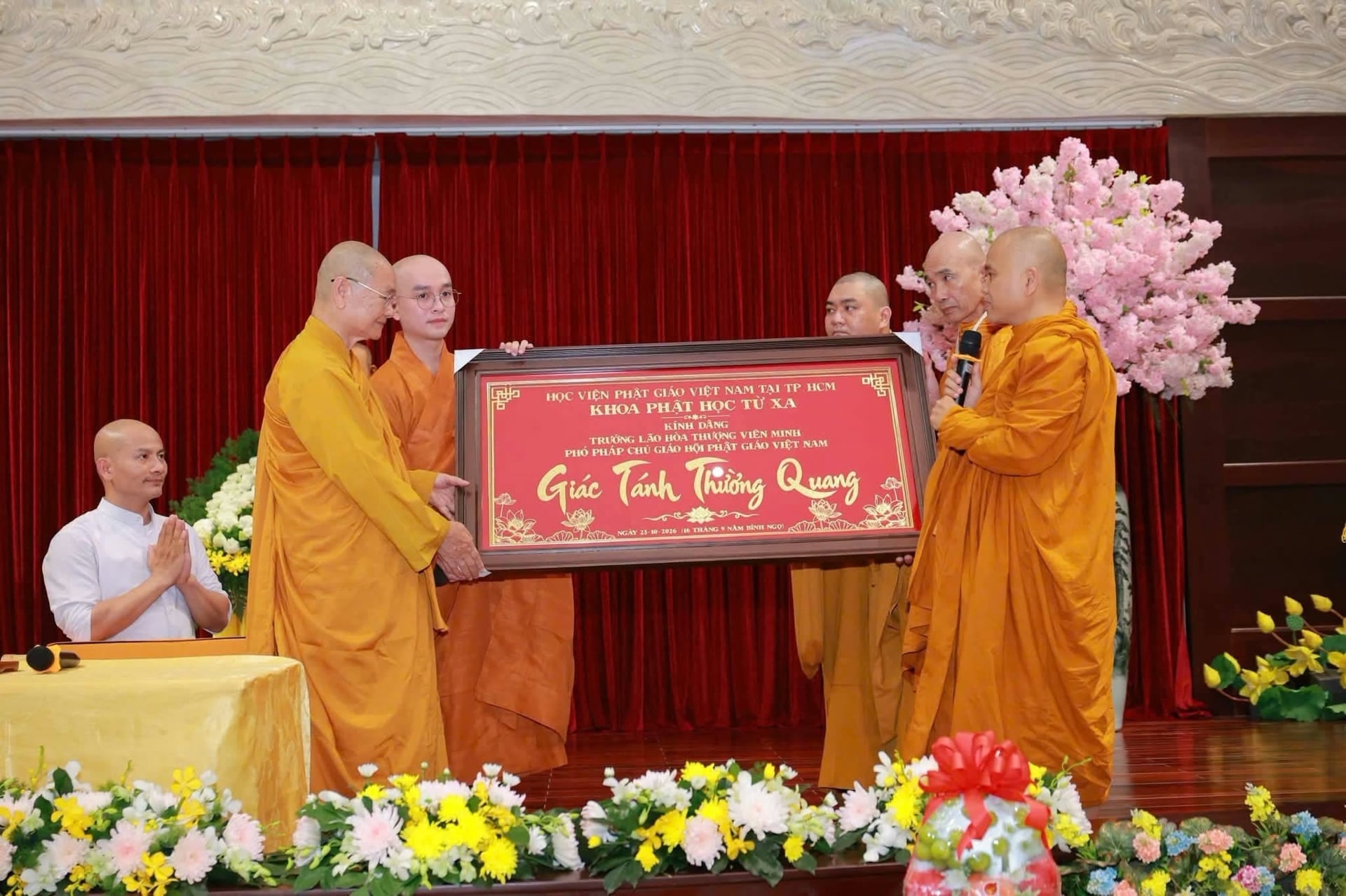 Sinh viên Phật học từ xa vấn đạo Trưởng lão Hòa thượng Viên Minh