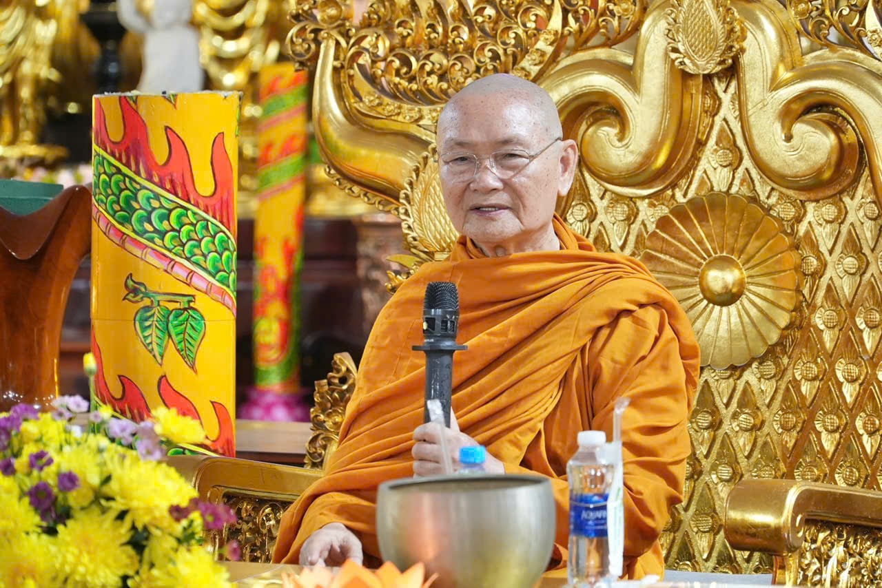 TP. Đồng Nai: Trưởng lão Hòa thượng Viên Minh sách tấn hành giả an cư tại trường hạ Phước Sơn