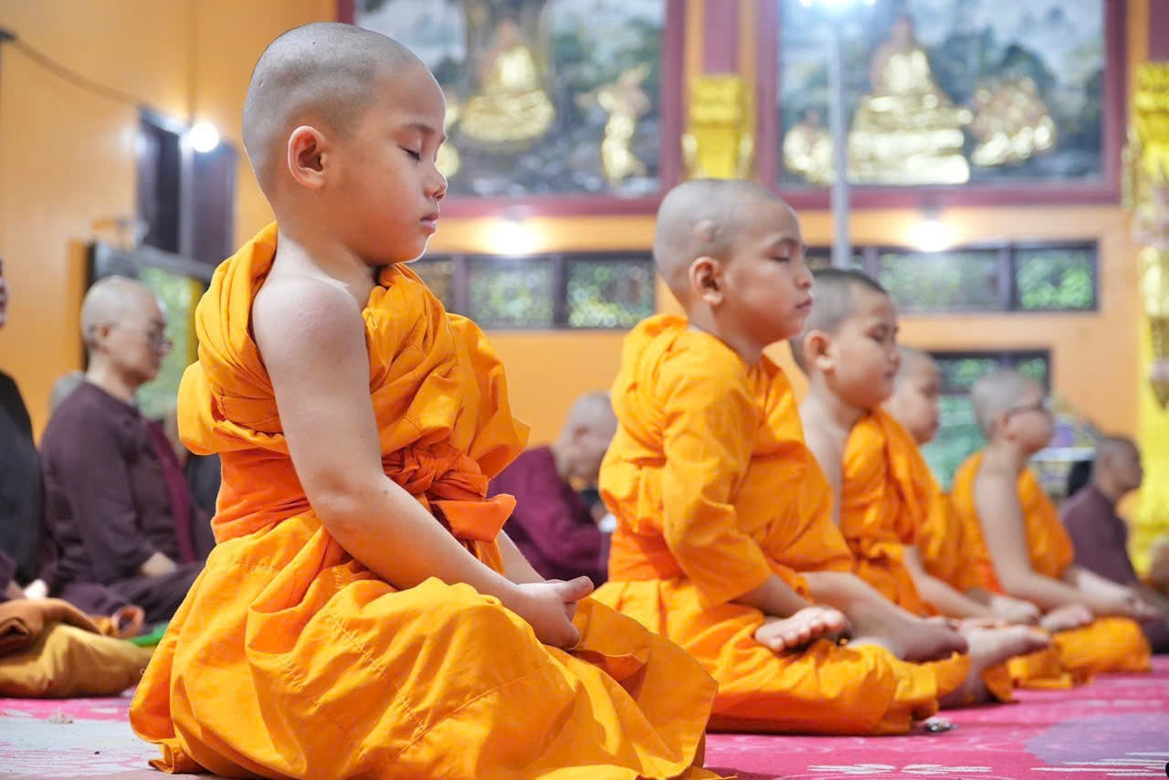 TP. Đồng Nai: Trưởng lão Hòa thượng Viên Minh sách tấn hành giả an cư tại trường hạ Phước Sơn