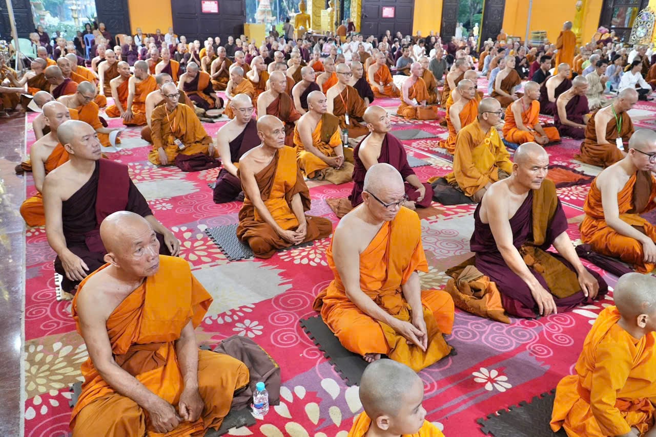 TP. Đồng Nai: Trưởng lão Hòa thượng Viên Minh sách tấn hành giả an cư tại trường hạ Phước Sơn